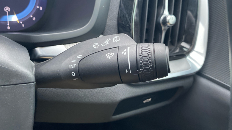 Volvo V60 2.0 B4P Plus Dark 5dr Auto [7 speed] Petrol Estate